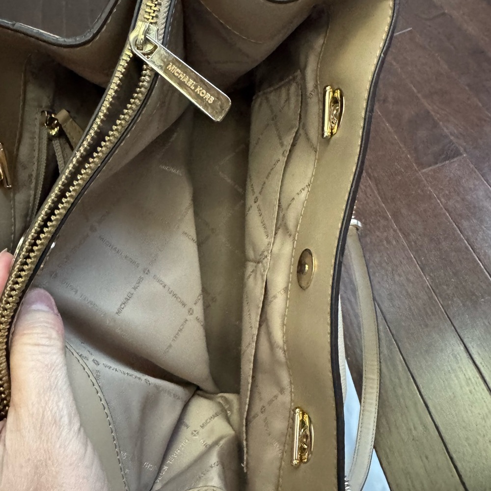 Michael Kors purse and wallet - Picture 10 of 16